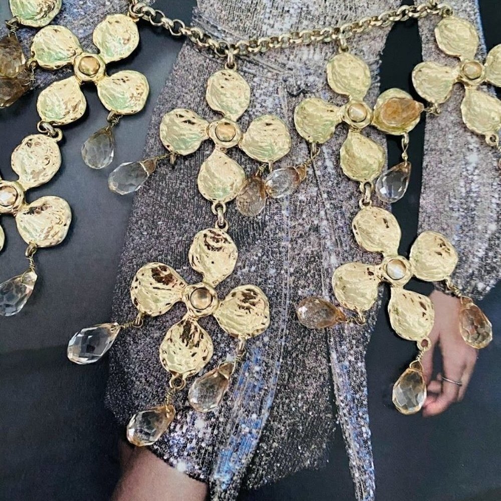 Banana Republic Daisy Floral Statement Necklace - Picture 4 of 7